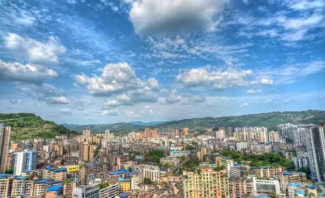 四川之声，尊敬的听众朋友们，温馨相聚时刻