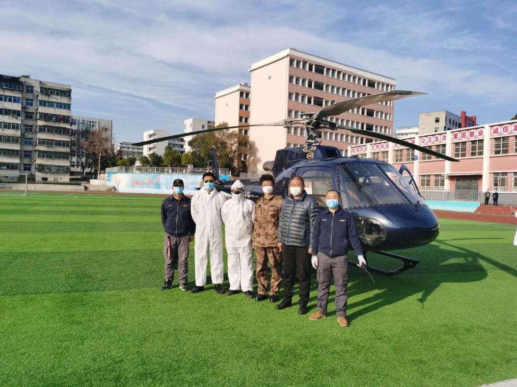 夕阳下的保定古街,穿越时空的记忆牌楼前